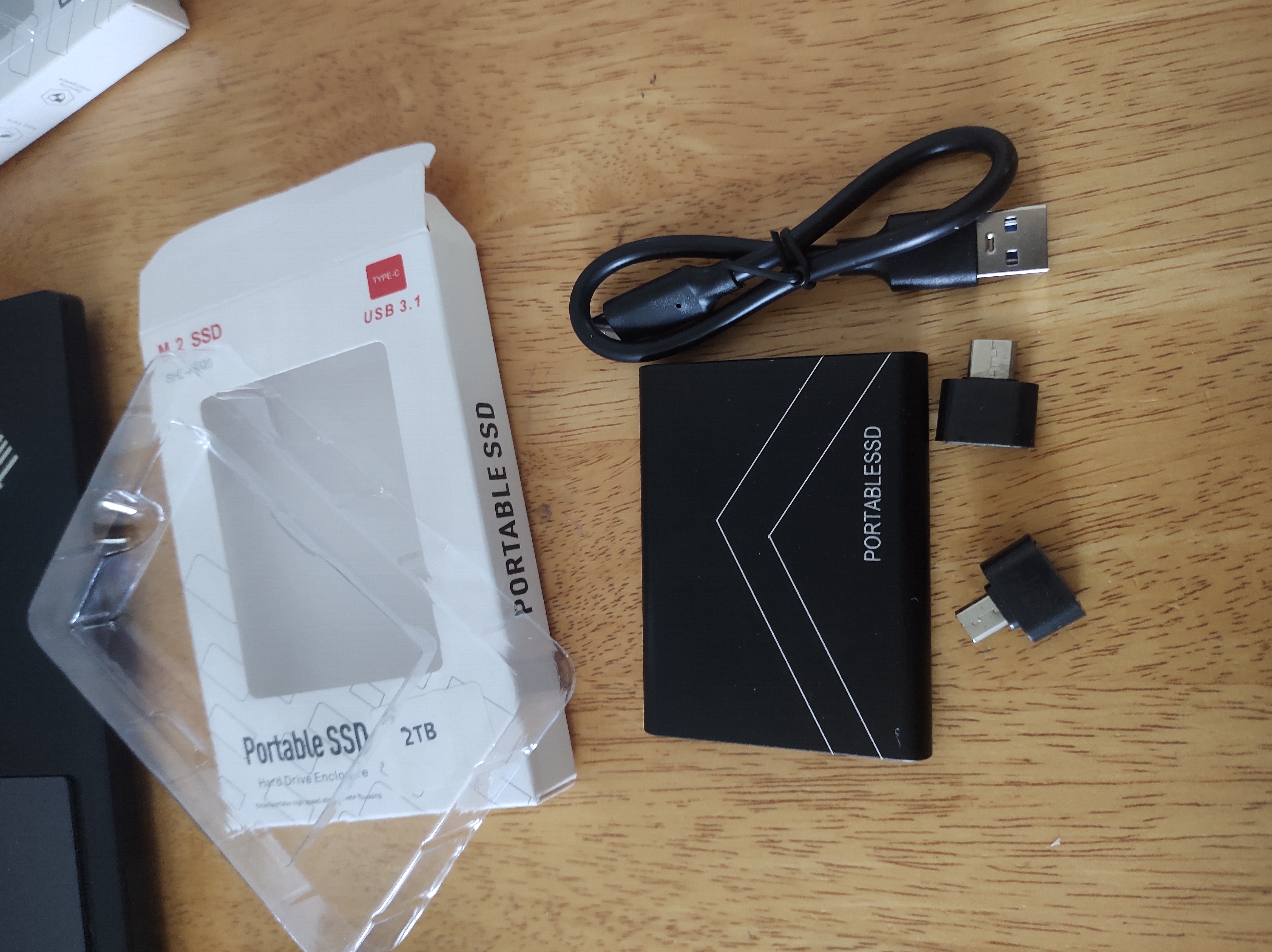 Contents of the Box: external drive, USB cable and adaptors  